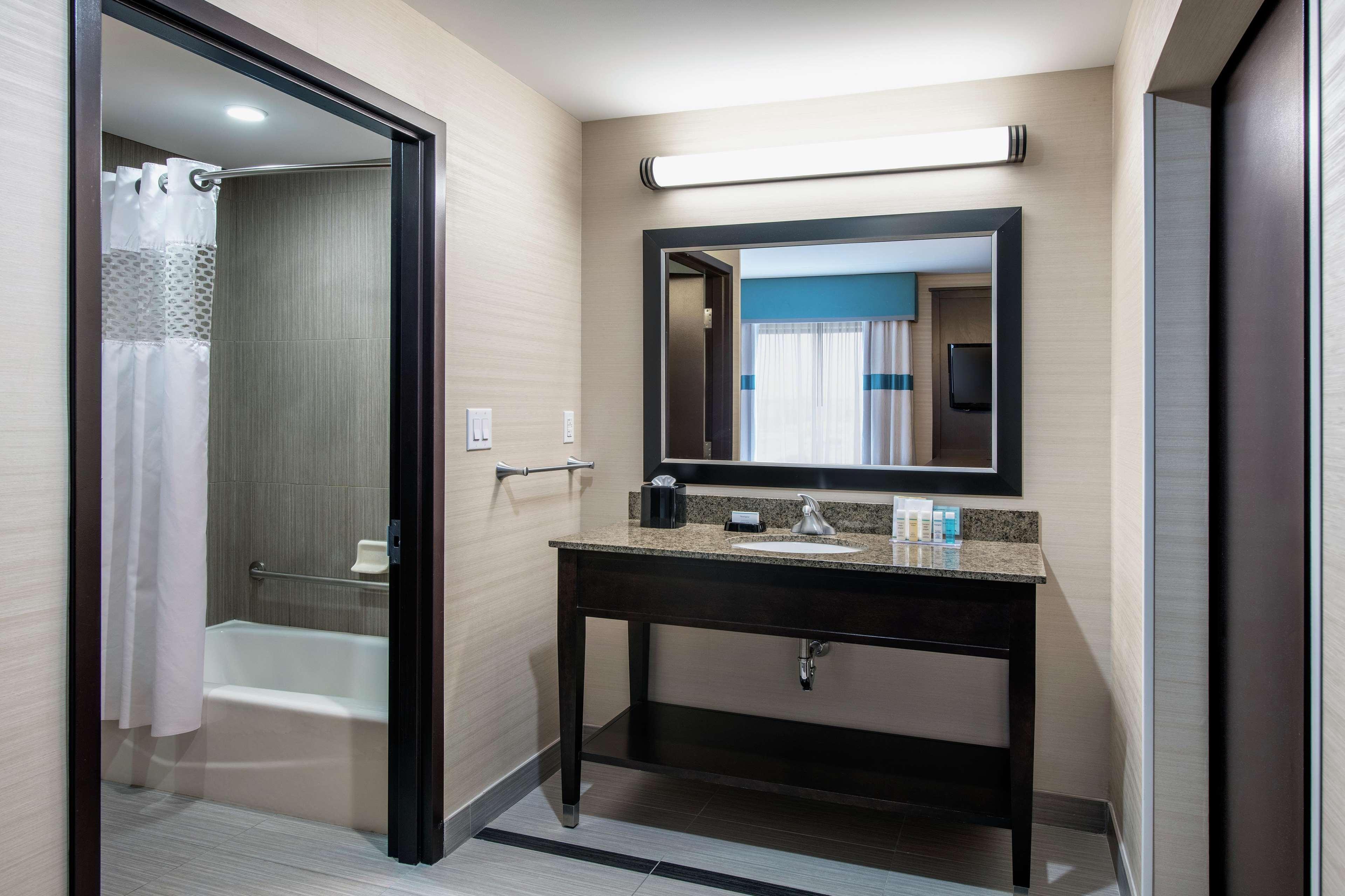 Hampton Inn By Hilton Winnipeg Exterior foto
